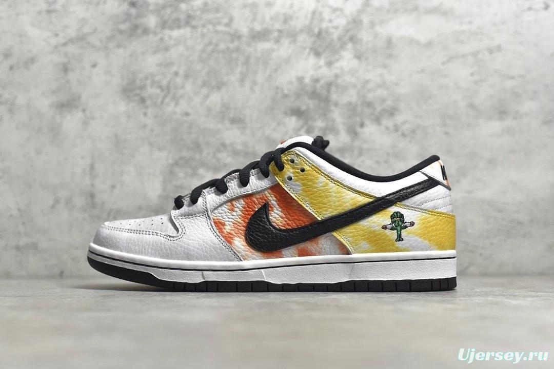 NK SB Dunk Low Pro QS Roswell Raygun