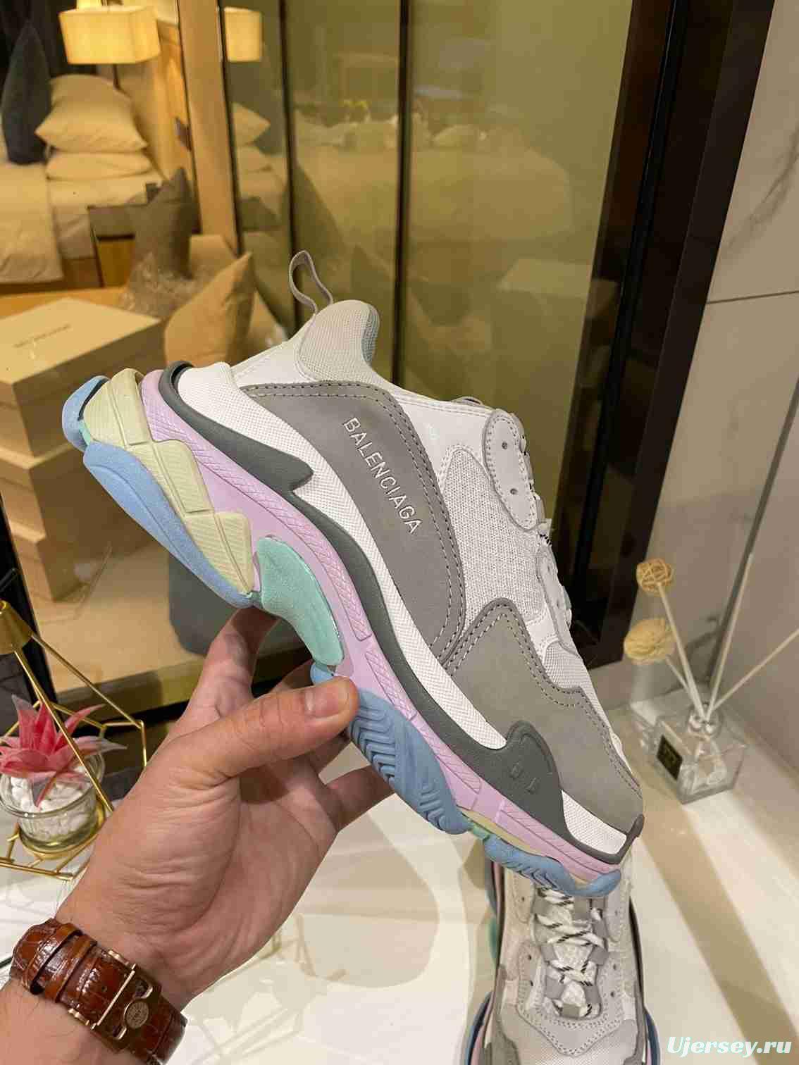 Men/Women Balenciaga Triple S Sneaker Grey Item Ab5580330