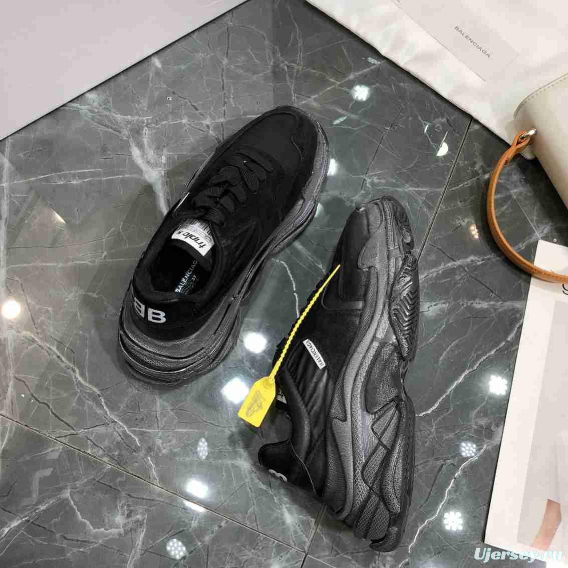 Men/Women Balenciaga Triple S 2.0 Sneaker Black Item 6380340