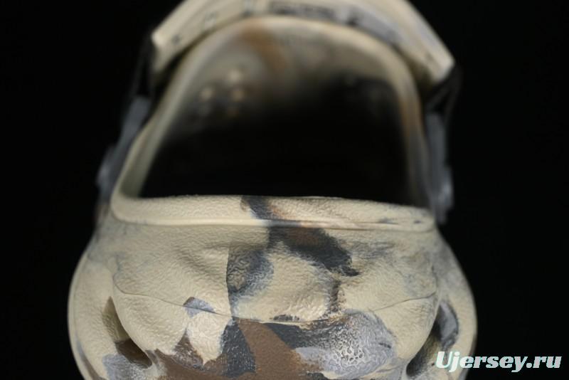 Crocs Classic Clog Slip-On Beach Sandals with Ventilation Holes - B.D4