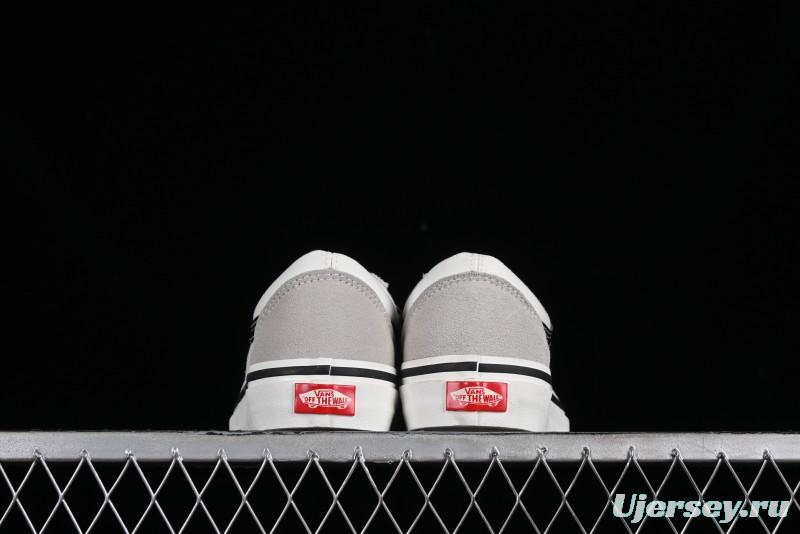 Vans Old Skool Reissue 136 Low-Top Skate Shoes with Detachable Cushioned Insole - VN000MT6KIG