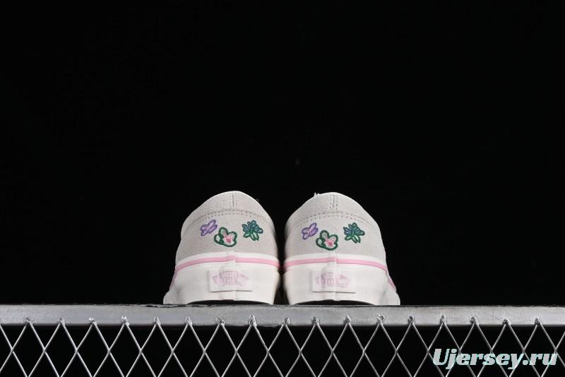 Vans Style 36 Low-Top Skate Shoes with Embroidered Details in Cream - VN000CRPGRN