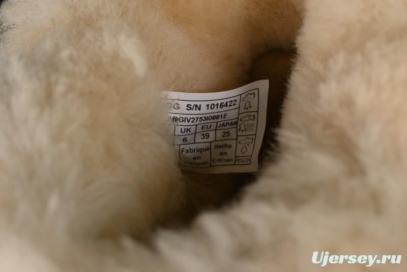 UGG Mini Bailey Button II Classic Short Boots with Wooden Button - 1016422