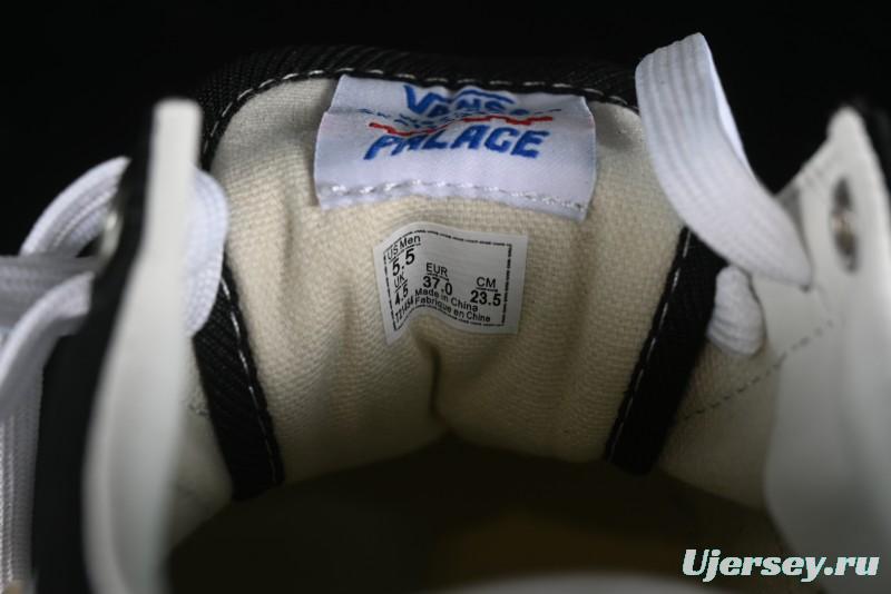 Vans Old Skool Low-Top Retro Skate Shoes in Black & White - VN0A5KRXBA2