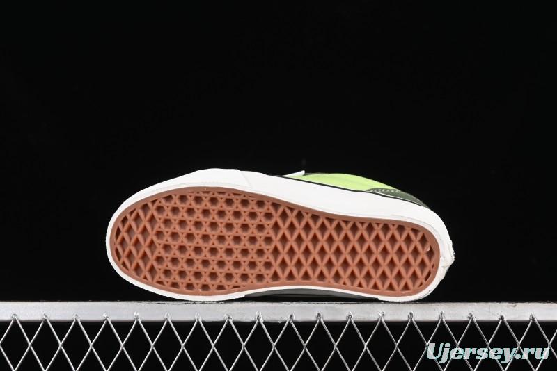 Vans Chukka Push Low-Top Skate Shoes with Slip-Resistant Sole in Apple Green - VN0008ZE08P