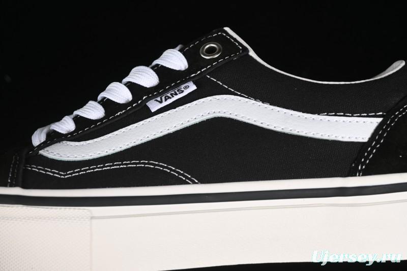 Vans Old Skool Low-Top Retro Skate Shoes in Black & White - VN0A5KRXBA2