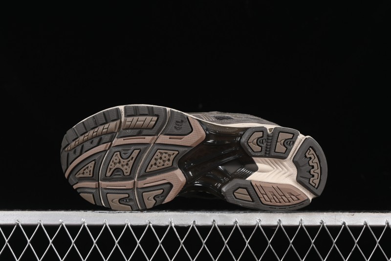 ASICS Gel-Kayano 14 Running Shoes with Breathable Design for Sports and Casual Wear - 1201A161-250