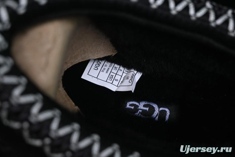 UGG Classic Mini II Snow Boots with TREADLITE Outsole - 5955