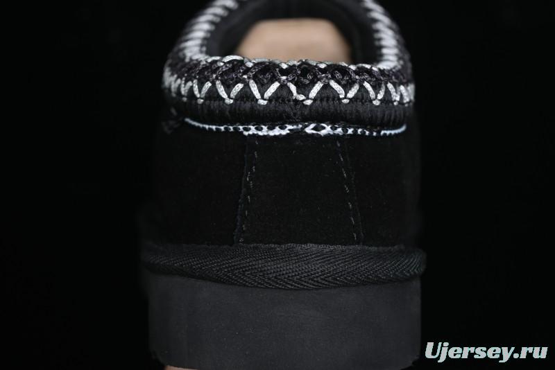 UGG Classic Mini II Snow Boots with TREADLITE Outsole - 5955