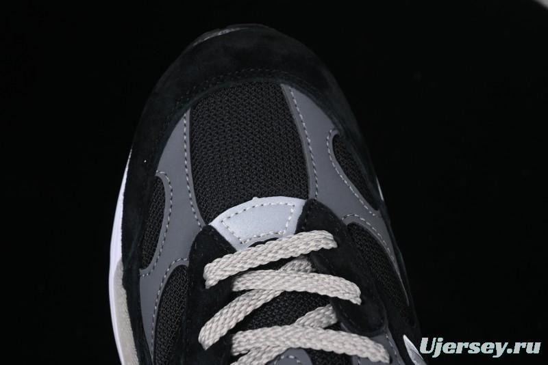 New Balance Made In USA 992 Classic Retro Running Sneakers with Superior Comfort - M992BK