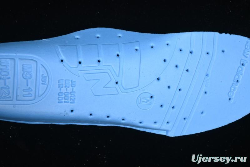 New Balance 990 Series Premium Retro Running Shoes with Carbon Midsole - M990BB4
