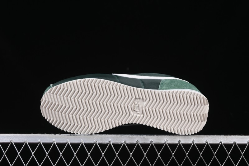 Nike Classic Cortez Leather Retro Running Shoes - DZ2795-300