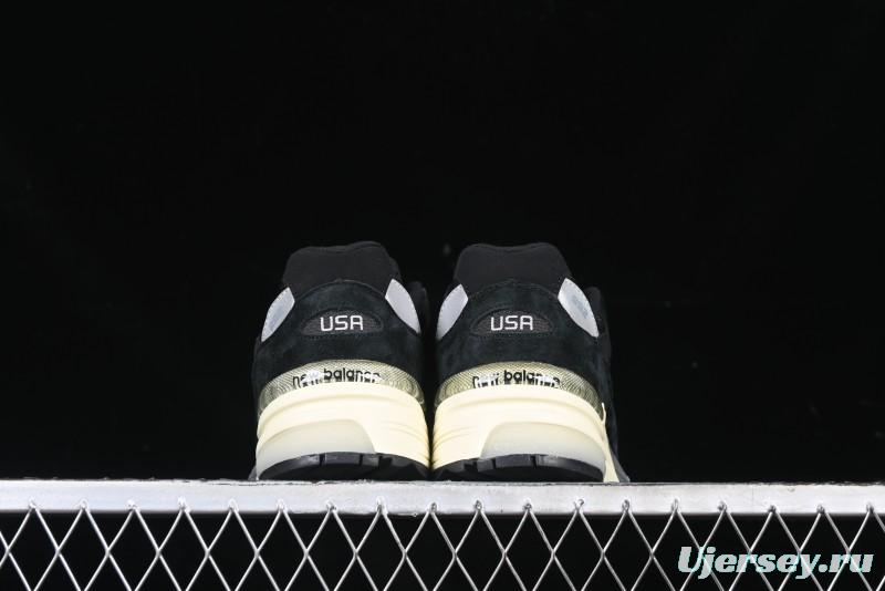 New Balance Made In USA 992 Classic Retro Running Shoes with Superior Cushioning - M992BL