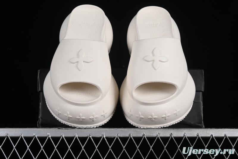 SMFK COMPASS Embossed One-Piece Platform Slides - E9066