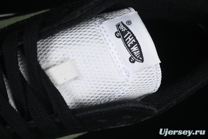 Vans Premium Sk8-Mid Retro Casual Mid-Top Skate Shoes with Checkerboard Design - VN000CQQBLK