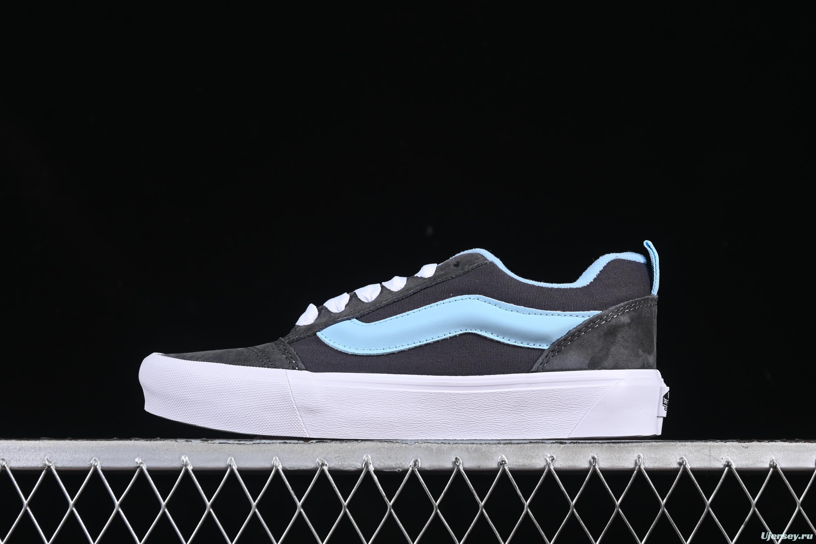 Men's Classic Skate Shoes with Light Blue Side Stripe – Suede and Canvas Design
