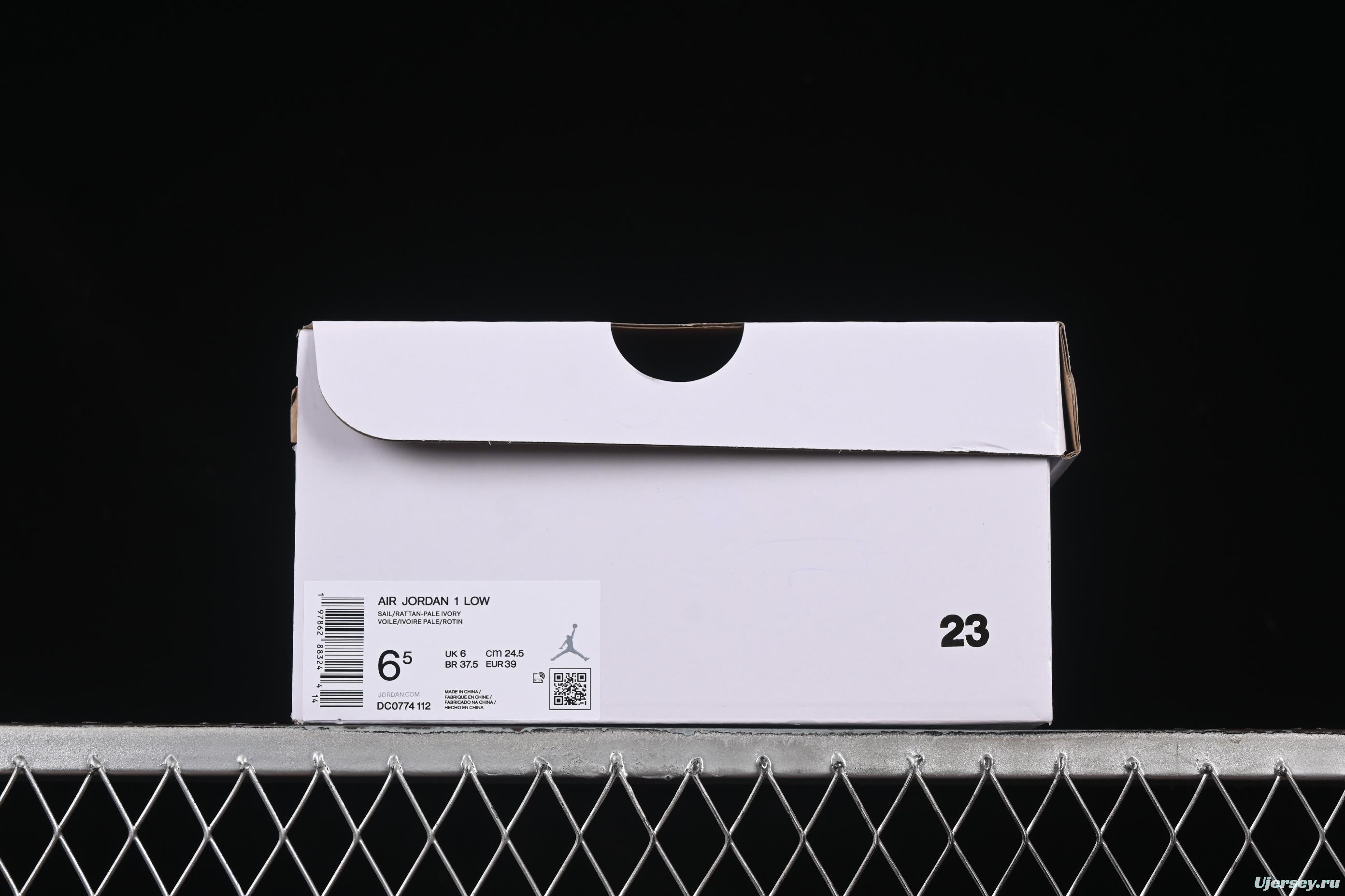 Nike Air Jordan 1 Low AJ1 Casual Sneakers in White - DC0774-112