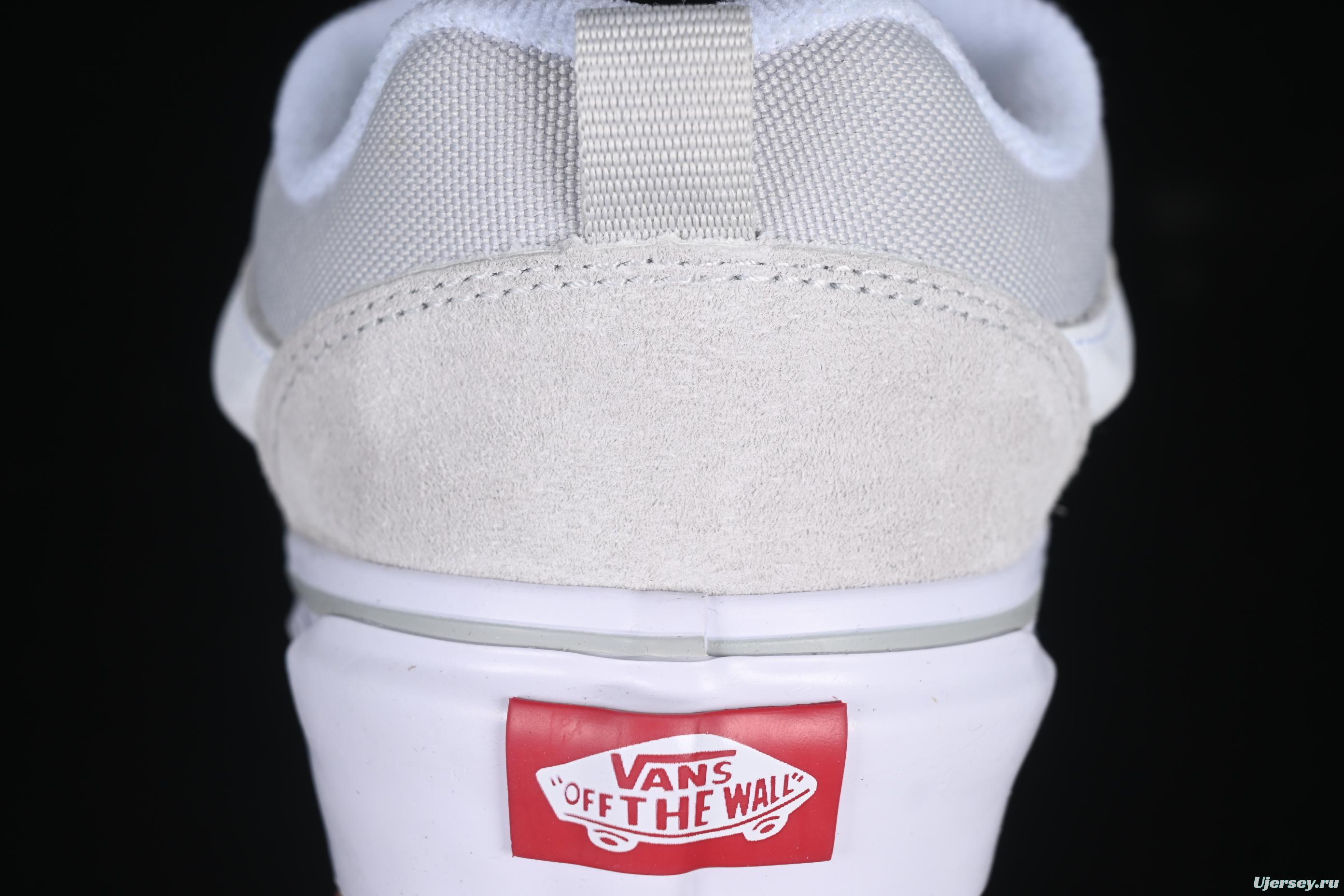 Vans Knu Skool Low-Top Retro Chunky Sneakers with Oversized Logo - VN000CRPBWD