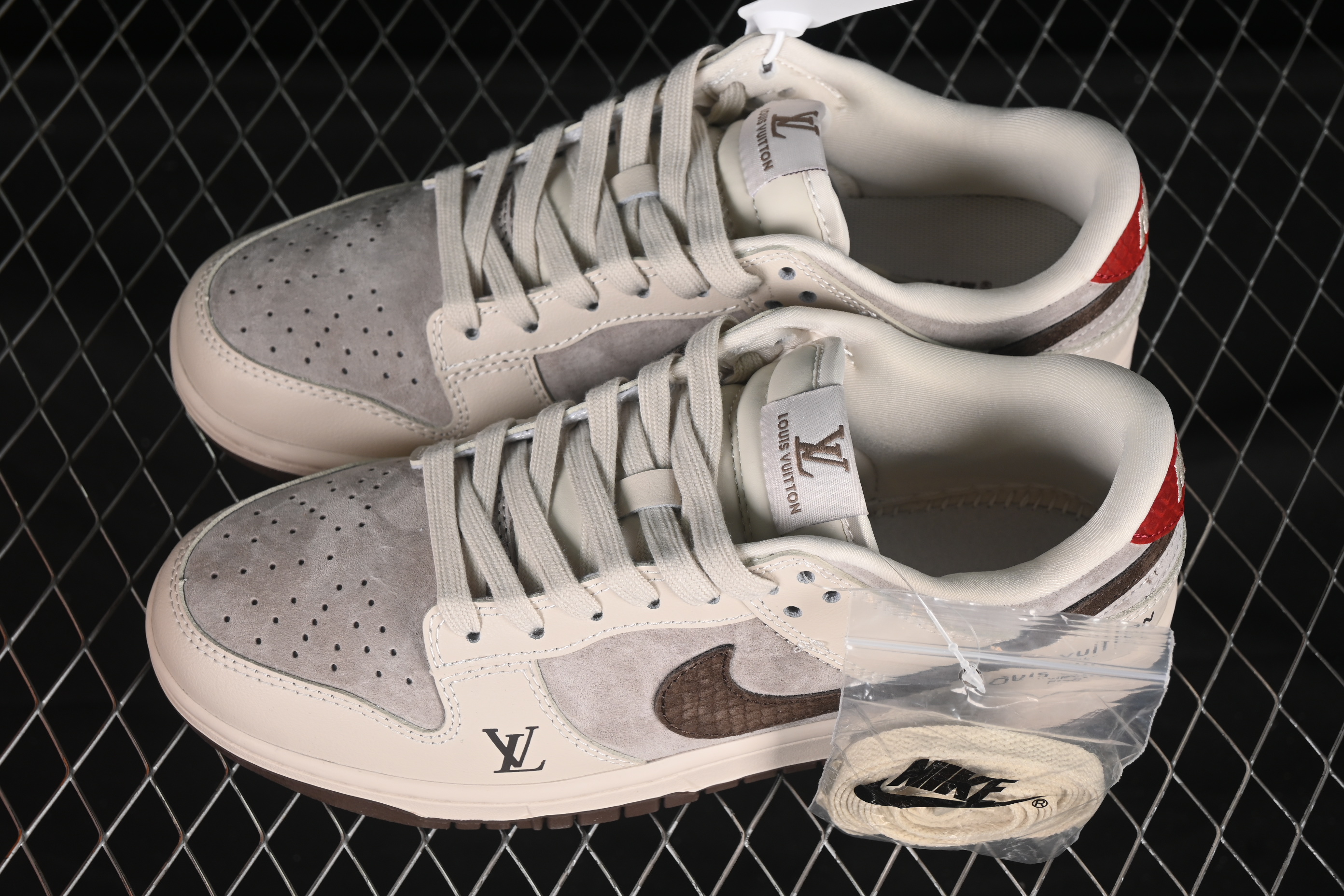 Nike SB Dunk Low LV Collaboration Red Tail Chocolate Anniversary High-End Custom Low-Top Casual Skate Shoes - XX3168-123