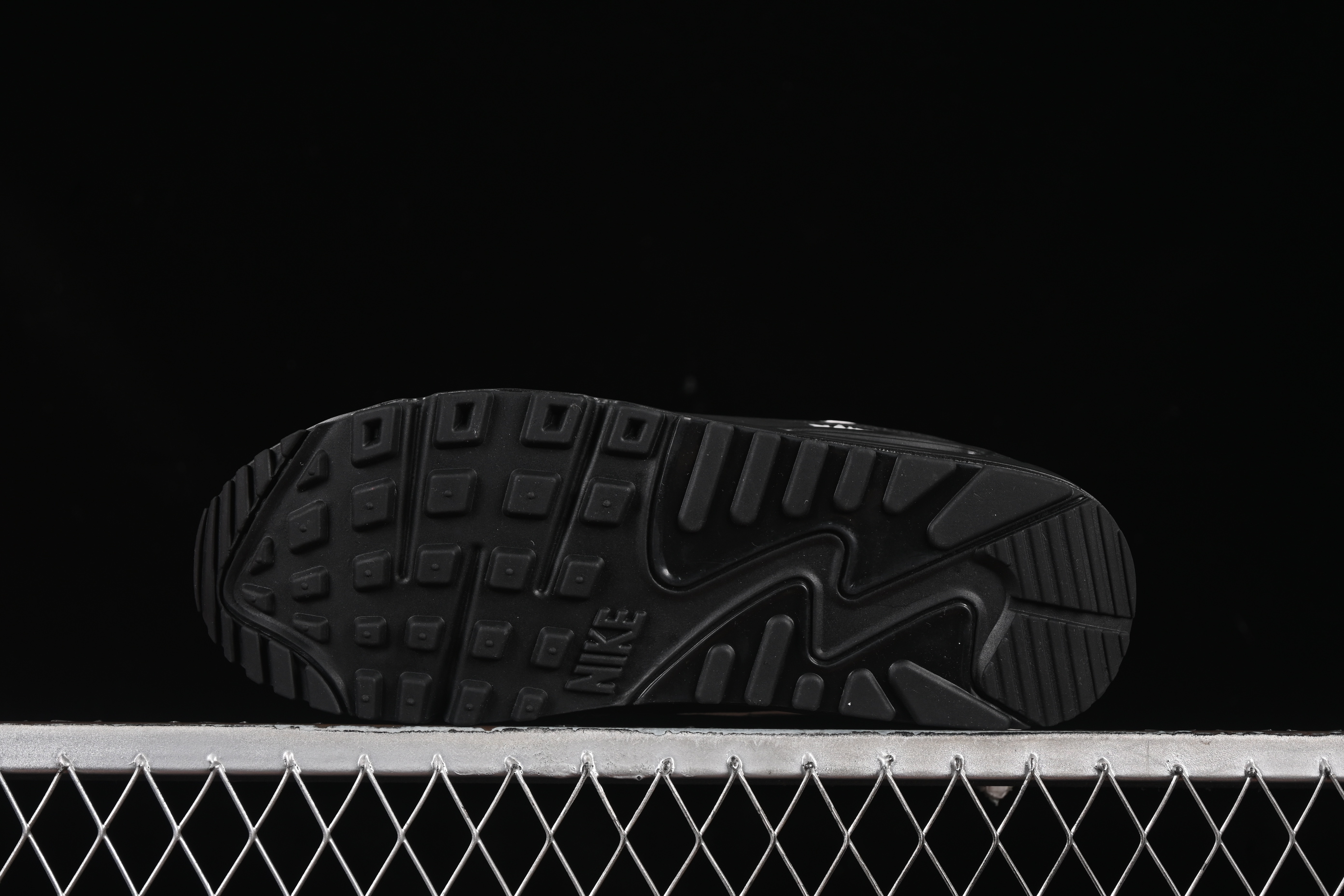 Nike Air Max 90 Retro Running Shoes with Visible Air Cushion - HQ3817-001
