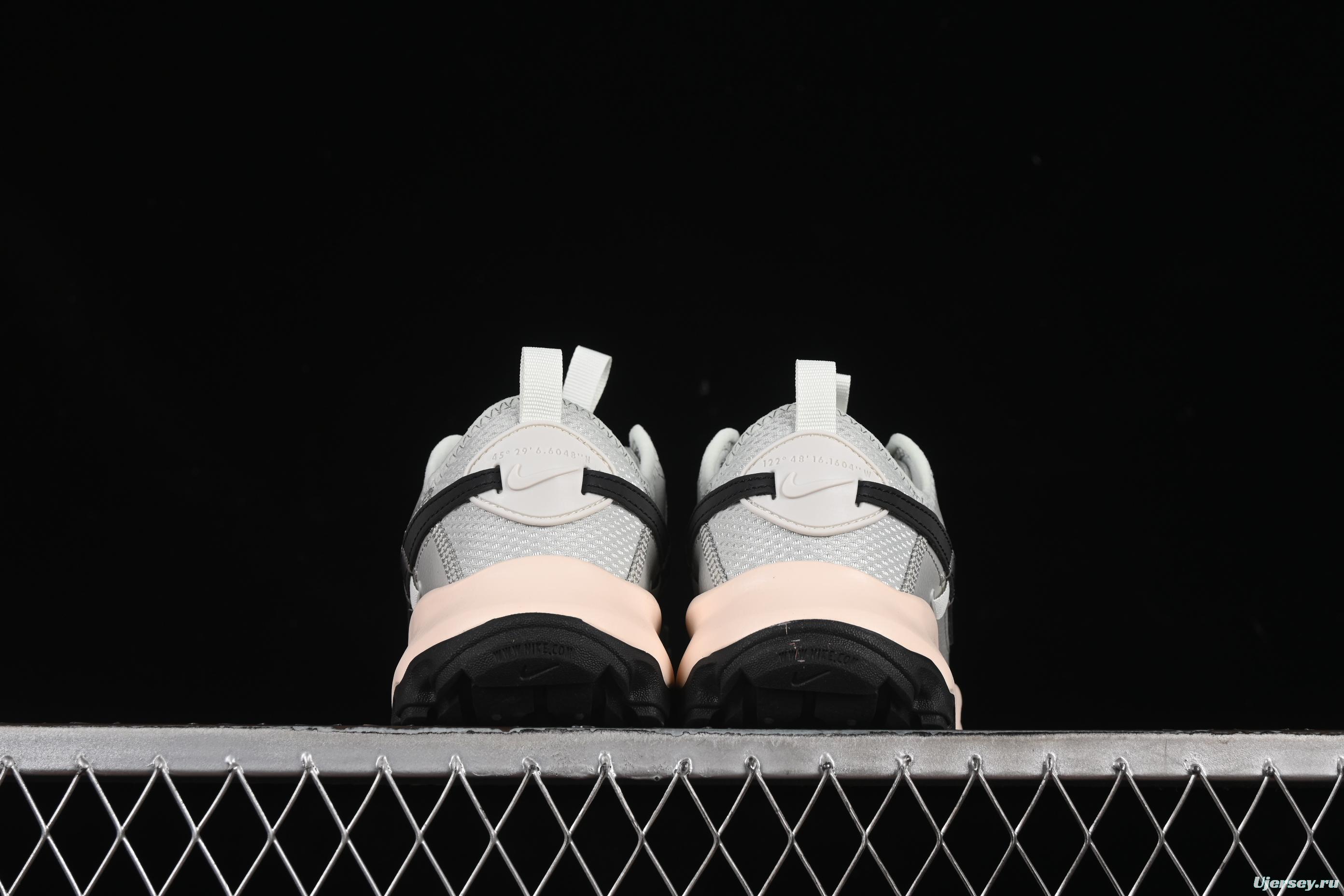 Nike TC 7900 Retro Chunky Sneakers with Reflective Swoosh and Cushioned Sole - DD9682-004