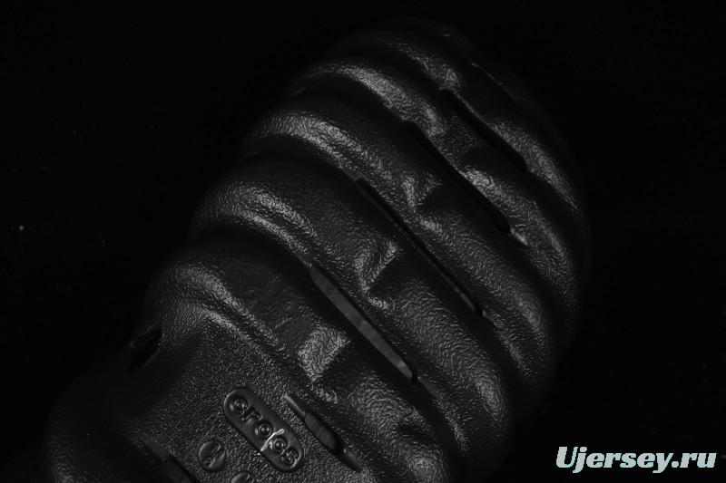 Crocs Classic Clog Slip-On Beach Sandals with Ventilation Holes - B.D4