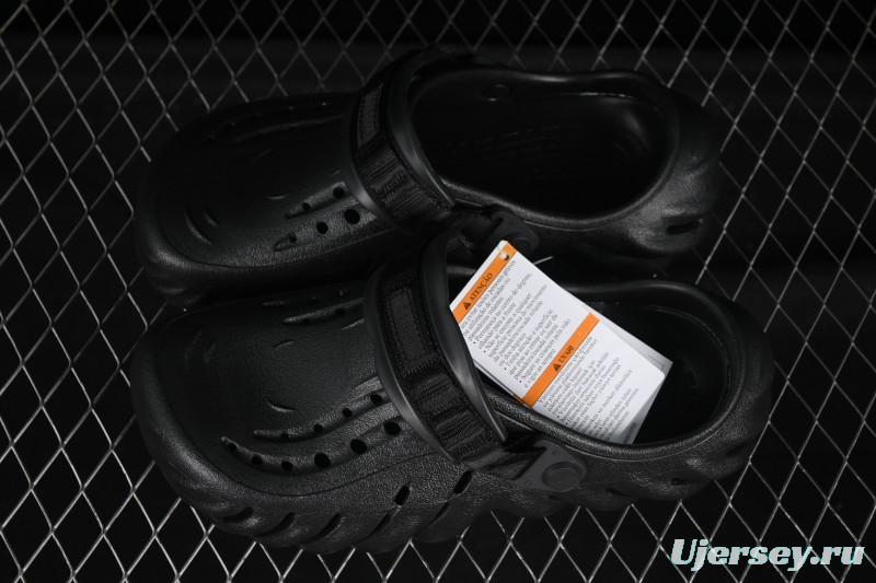 Crocs Classic Clog Slip-On Beach Sandals with Ventilation Holes - B.D4