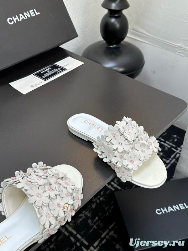 2025 Women Chanel White Leather Slippers