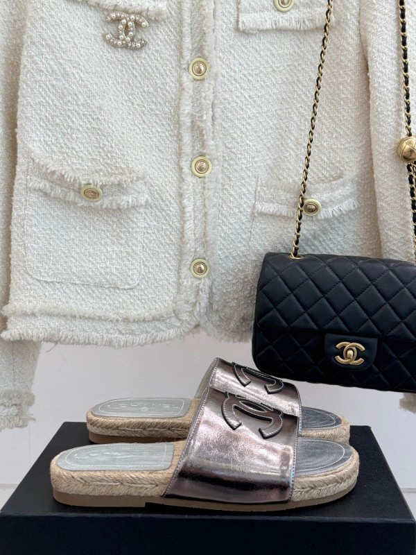 2025 Slippers Chanel Metallic Leather Slippers