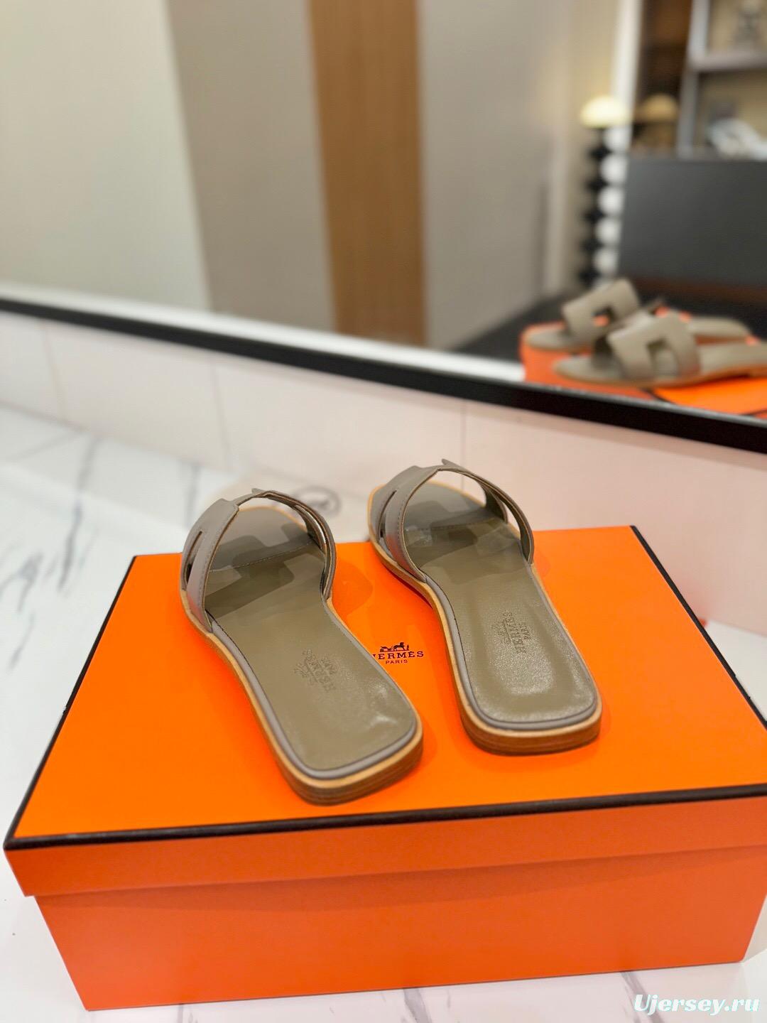 2025 Women Hermès Grey Leather Slippers