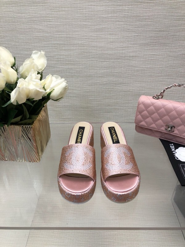 2025 Women Chanel Pink Leather Slippers LY00320