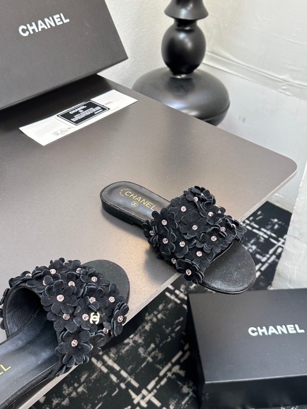 2025 Women Chanel Black Leather Slides