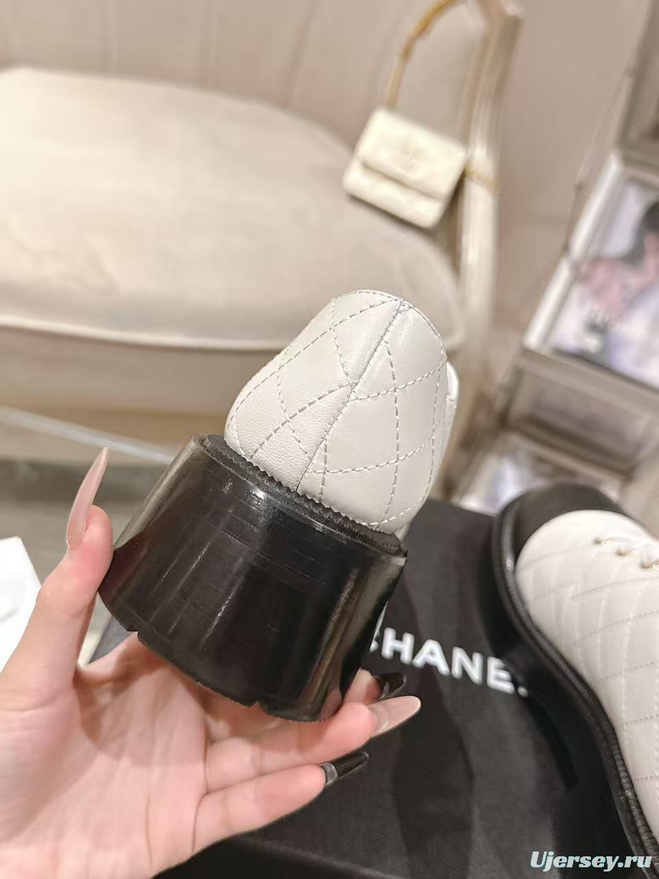 2025 Women Chanel White Black Leather Sneakers