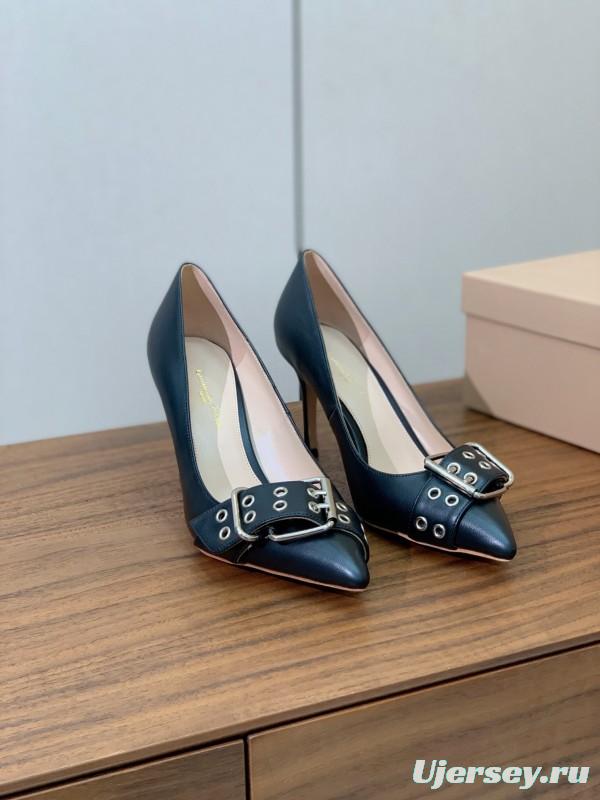2025 Women Gianvito Rossi Black Leather Pointed Toe Buckle Pumps KFY00300