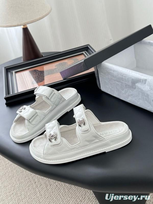 2025 Women Chanel White Leather Slippers LY00310