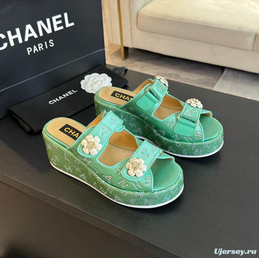 2025 Slippers Chanel Green Leather Platform Floral LY00330