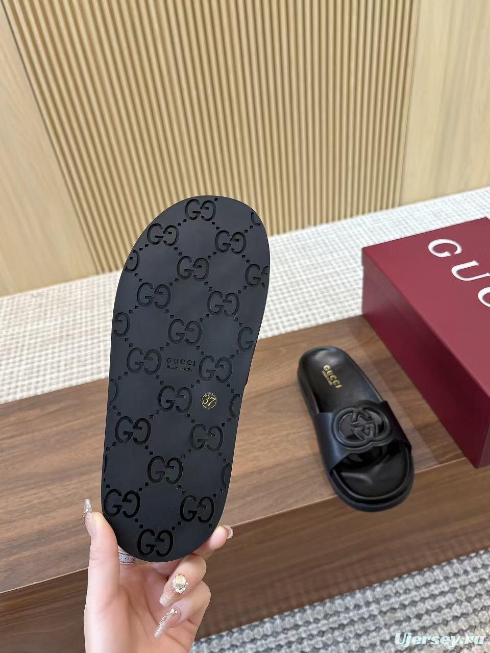 2025 Women Gucci Black Leather Slippers Interlocking G LY00230