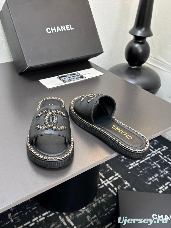 2025 Women Chanel Black Leather Slippers Chain Detail LY00320