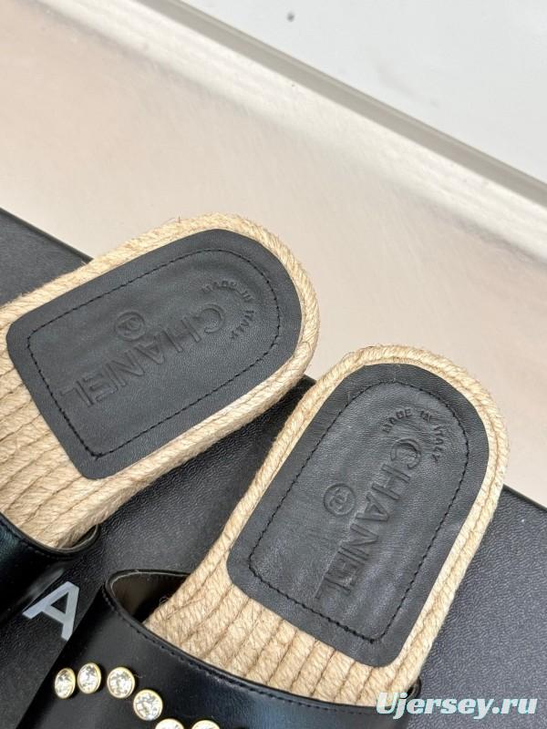 2025 Slippers Chanel Black Leather Slippers