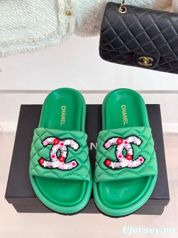 2025 Women Chanel Green Quilted Leather Slippers Embroidered LY00360