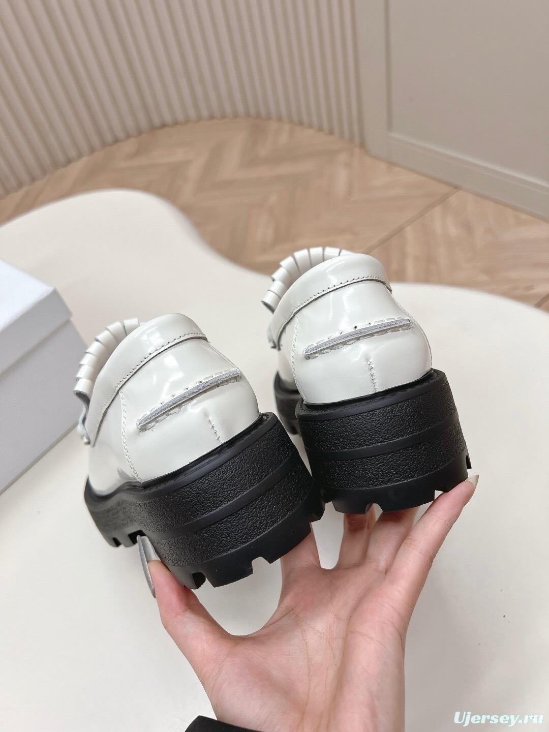 2025 Women Dior White Leather Loafers Metal Buckle KFY00350