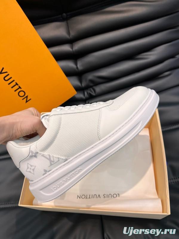 2024 Men Louis Vuitton White Leather Casual Sneakers MJ00400