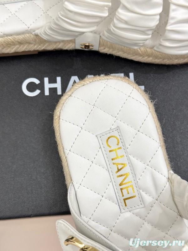 2025 Women Chanel White Leather Slippers KFY00230