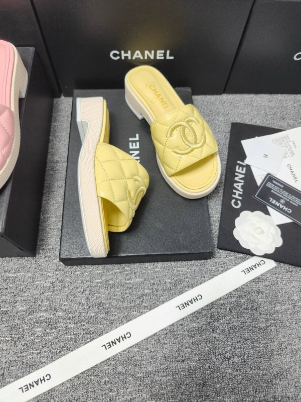 2025 Women Chanel Yellow Leather Slippers LY00250