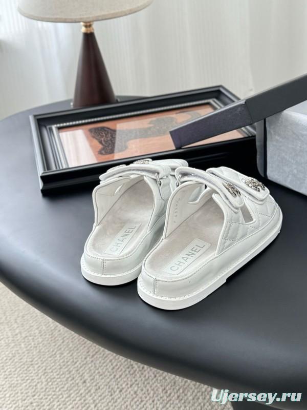 2025 Women Chanel White Leather Slippers LY00310