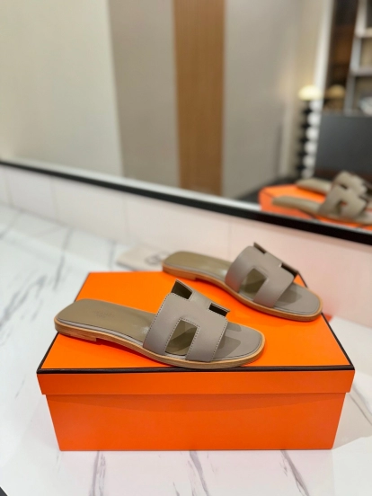 2025 Women Hermès Grey Leather Slippers