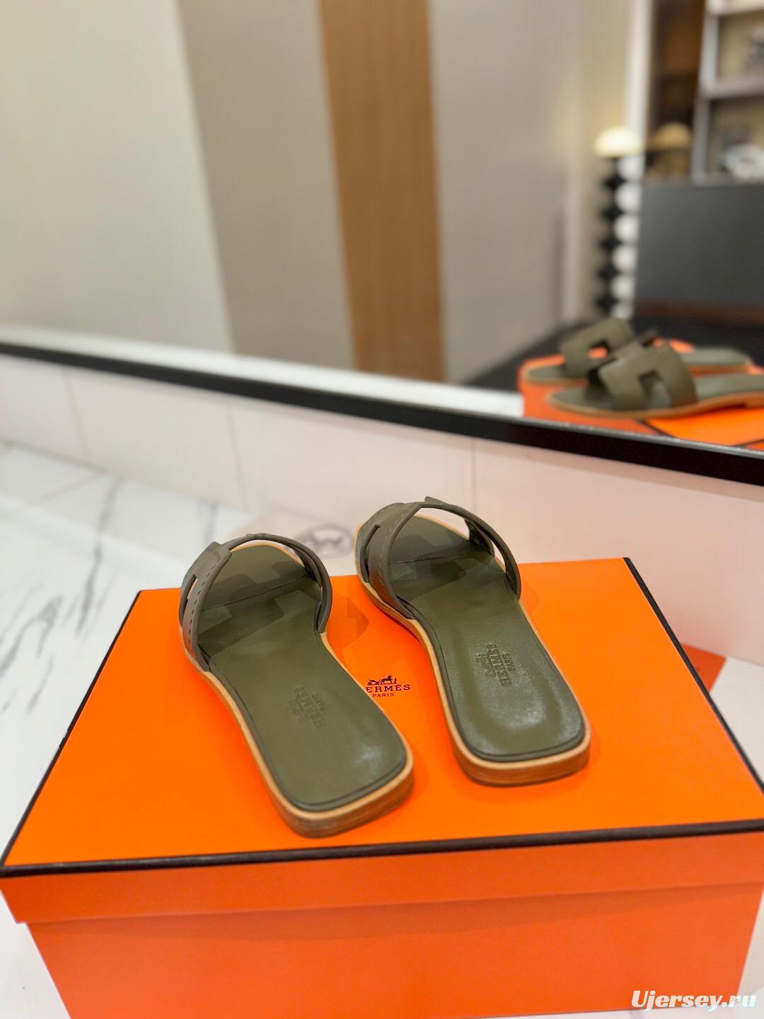 2025 Women Hermès Khaki Leather Slippers KFY00260