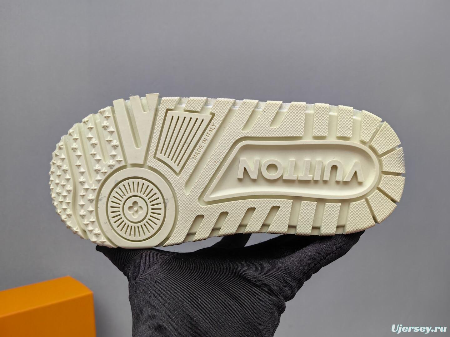 2025 Unisex Louis Vuitton Silver Leather LV Trainer