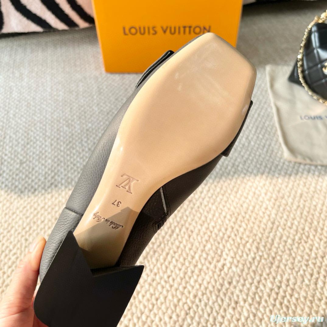 2024 Women Louis Vuitton Black Leather Ankle Boots MJ00420