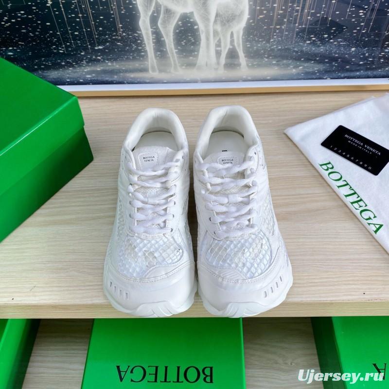 2025 Unisex Bottega Veneta White Lightweight Mesh Runner Sneakers LY00310